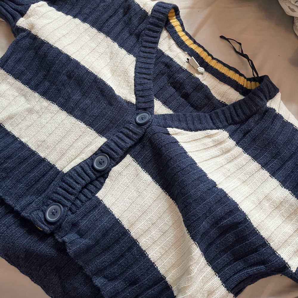 American eagle sweater - never worn